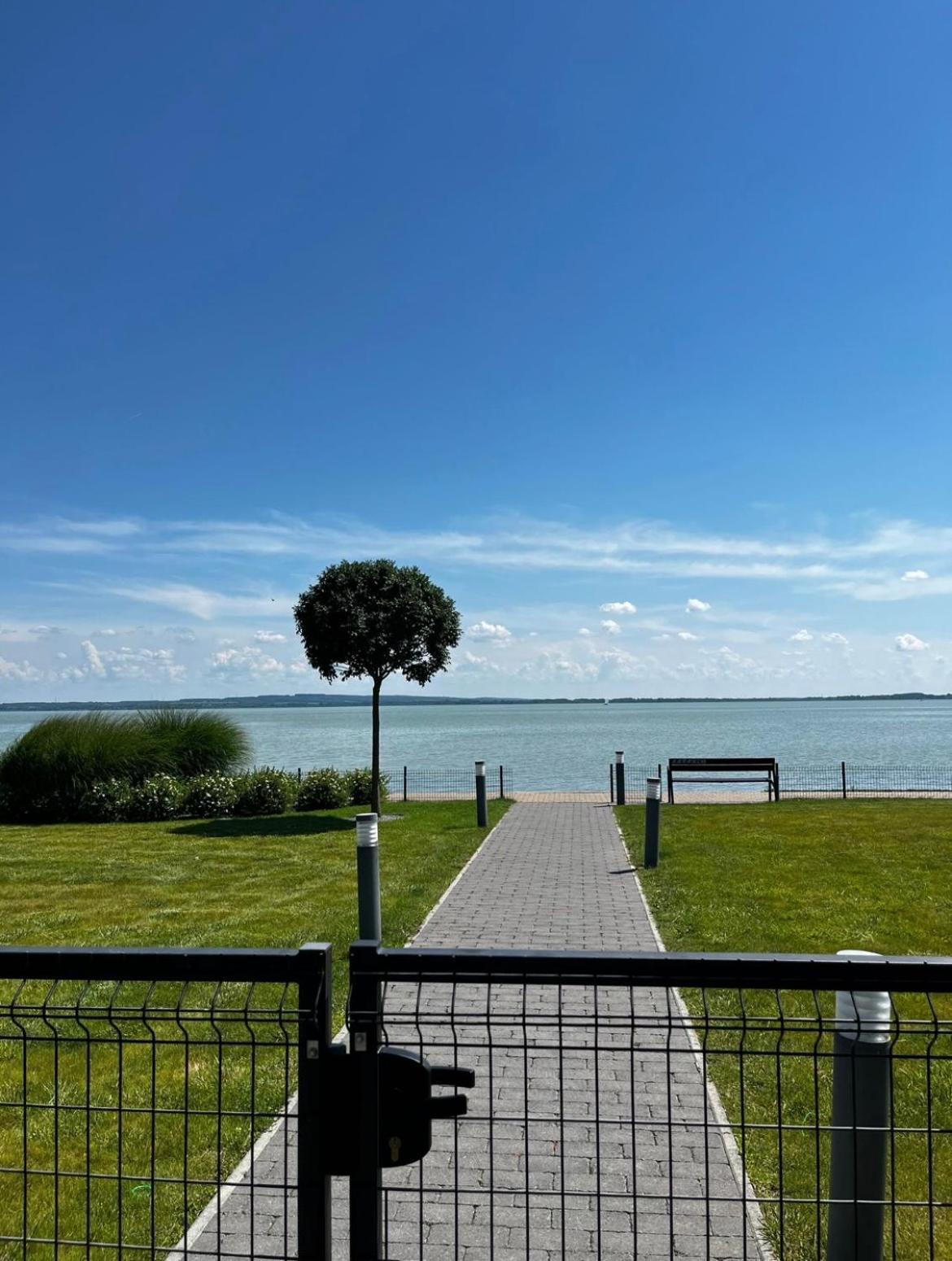 Apartman Balaton เคสเท ภายนอก รูปภาพ